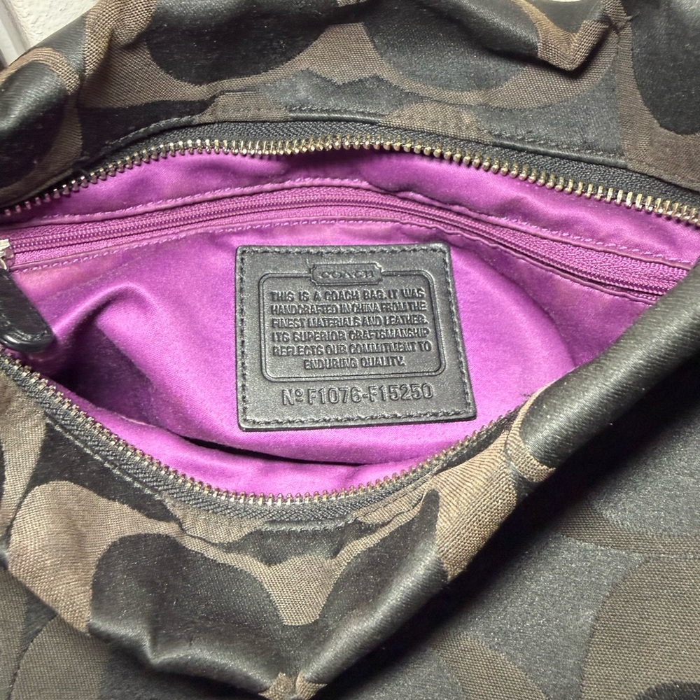 Vintage Coach Carly Black Shoulder Bag with Signature Pattern - Picture 11 of 13